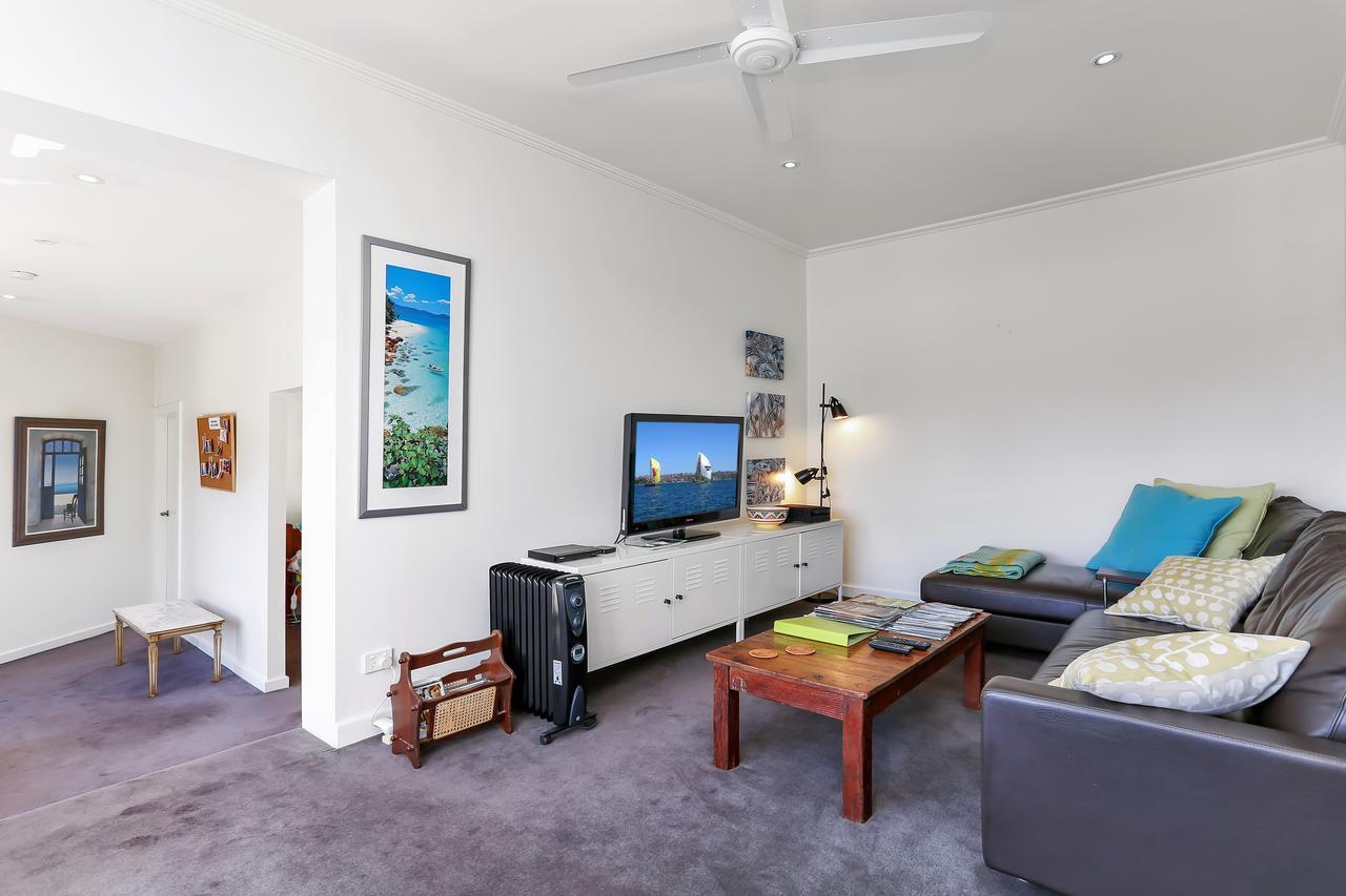 アンガストン バロッサ ホワイト ハウス Bed & Breakfast エクステリア 写真